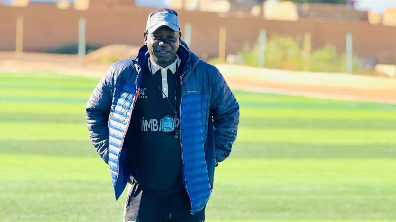Modou Niang, a l'entraînement avec le FC Nzidane au stade d'Atar